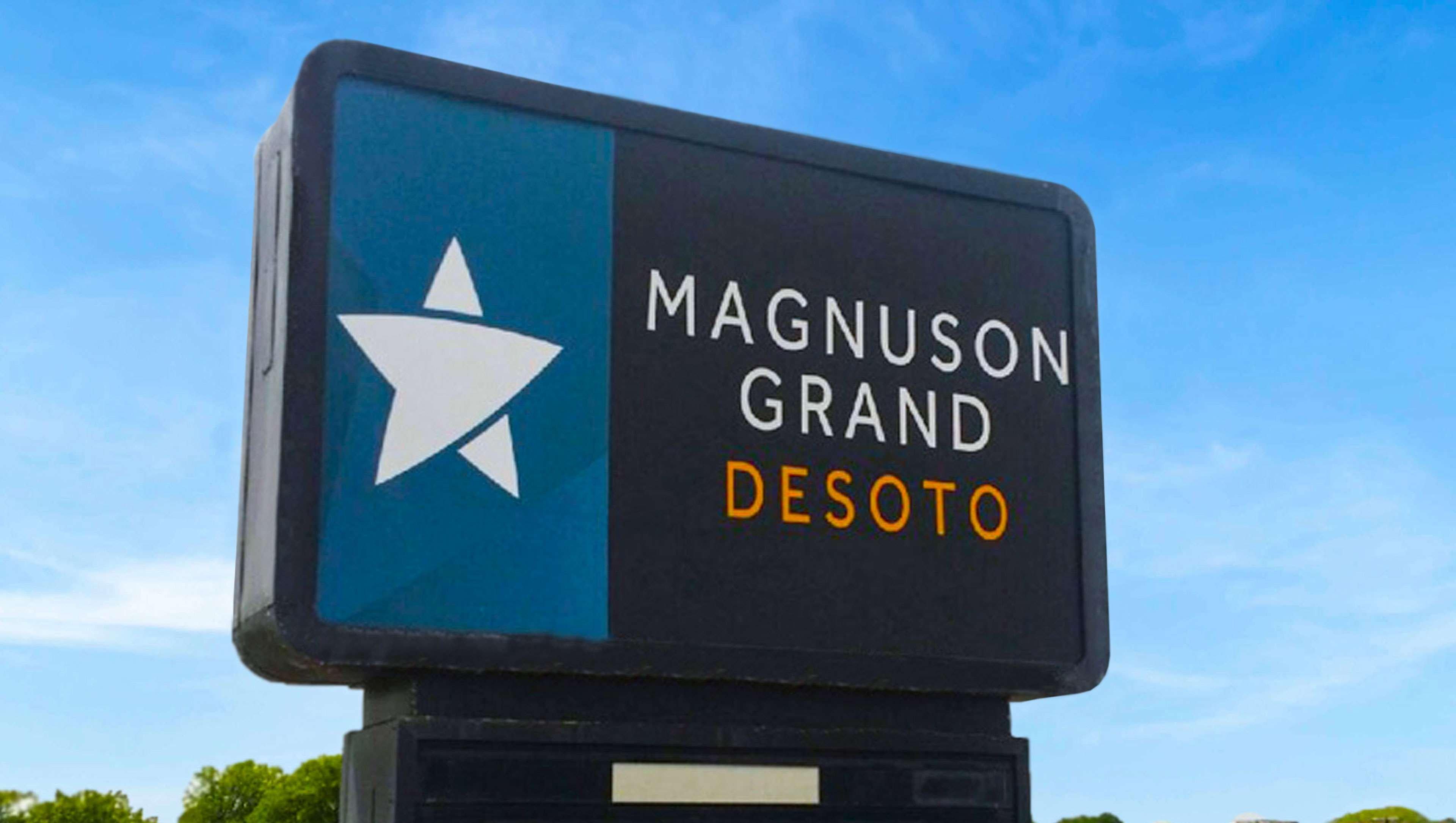 Magnuson Grand Desoto Hotel Exterior photo
